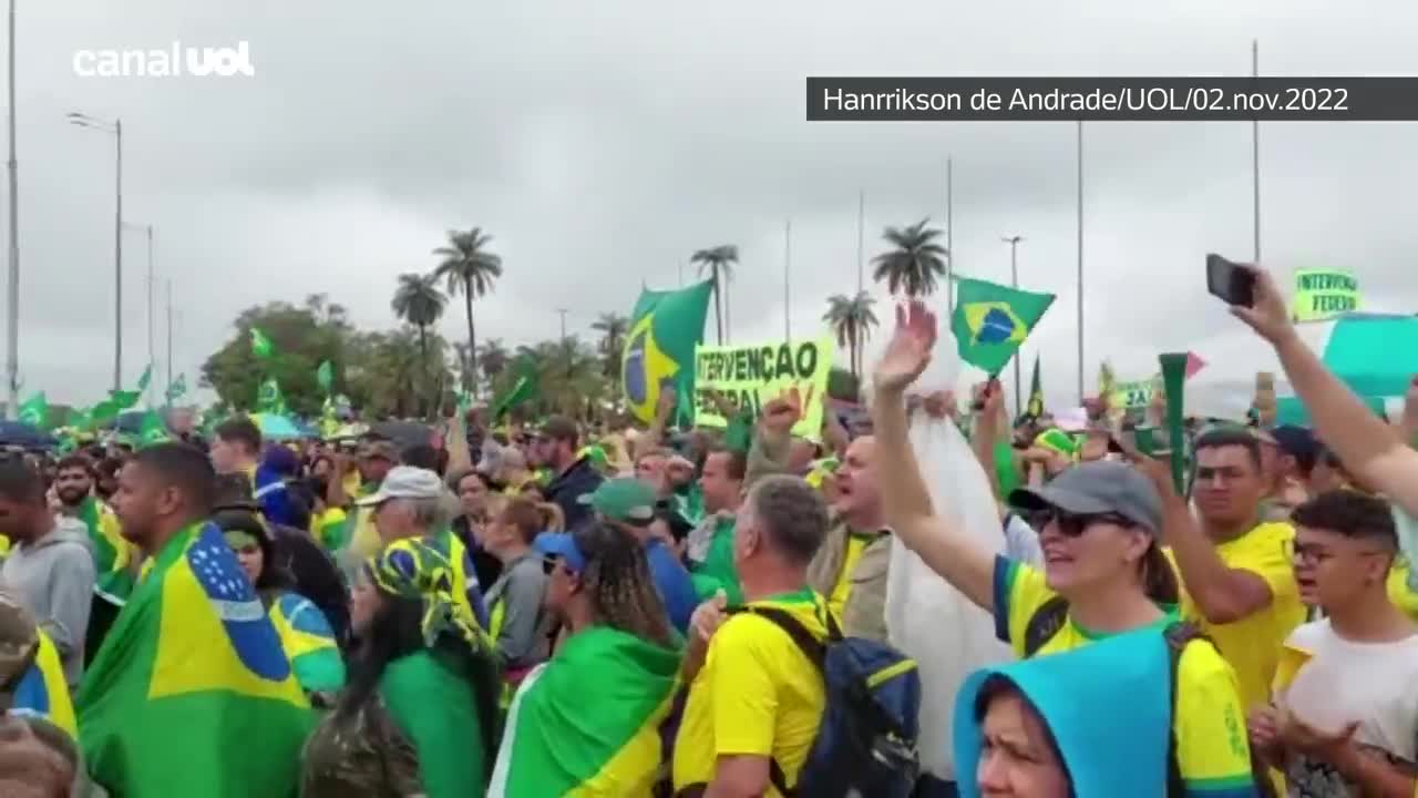 Bolsonaristas pedem intervenção e que Exército 'saia do quartel' em Brasília