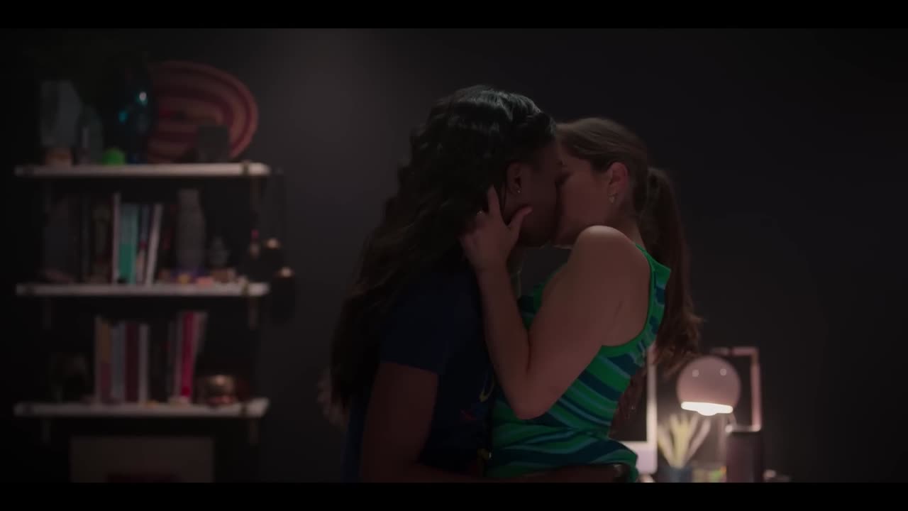 First Kill / Kissing Scenes — Juliette and Calliope (Sarah Catherine Hook and Imani Lewis) | 1x06