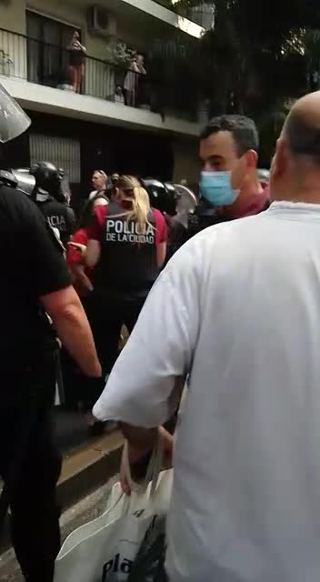 SE LLEVAN DETENIDO AL DOCTOR EDUARDO YAHBES.... HIJOS DE MIL PUTAS!!!!!😡😡😡😡