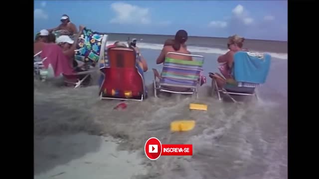 VIDEOS ENGRAÇADOS NAS PRAIAS TENTE NAO RIR 🤪🤪