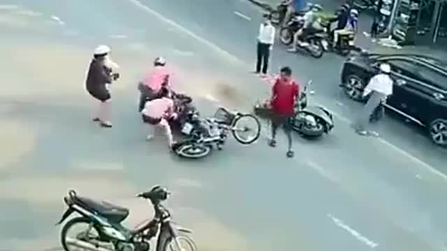 Brave Girl fighting 💪 Against Thief
