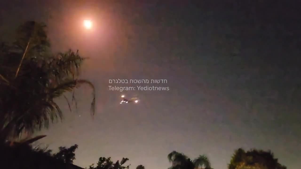 🛩️🇮🇱 Israel War | Airplane Endures Rocket Interceptions in Central Israel | RCF