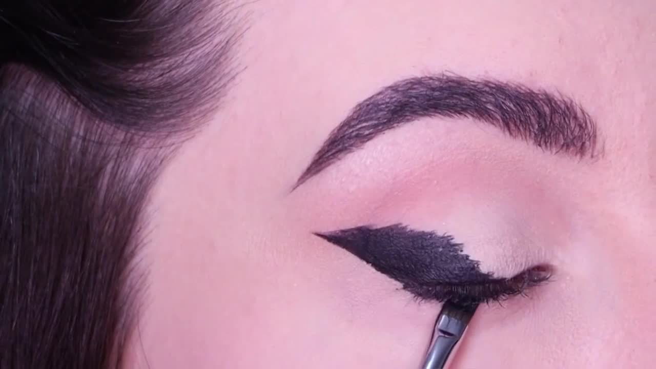 Shining Smoky Eye Makeup Tutorial