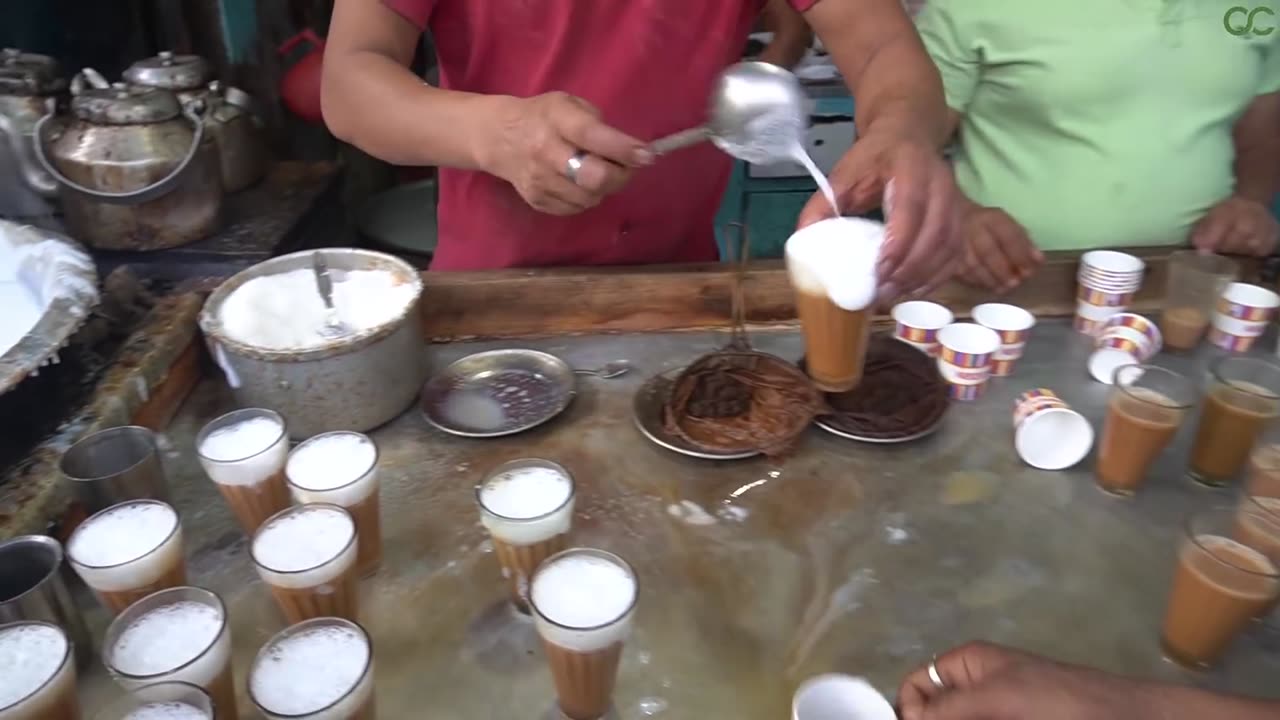 FASTEST WORKERS: He Makes Tasty Tea Very Quickly Superman Is Here | Indian Street Food