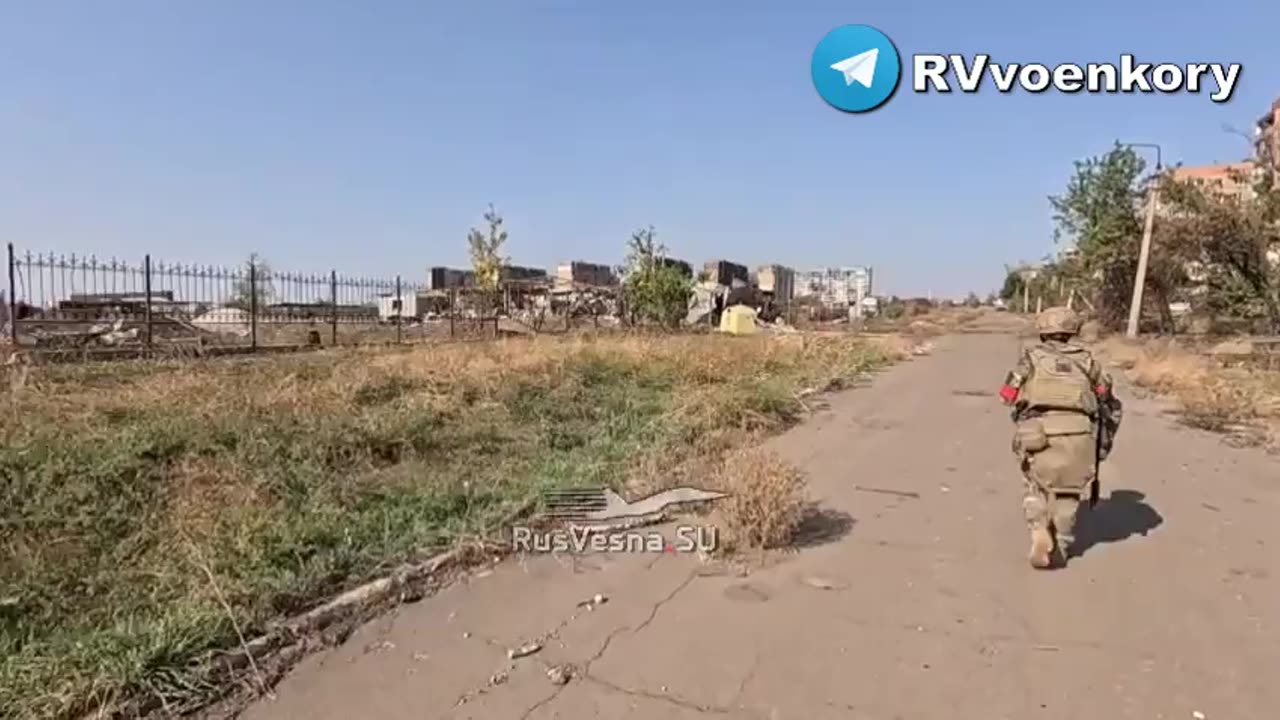 Russian stormtroopers walking around the city of Ugledar