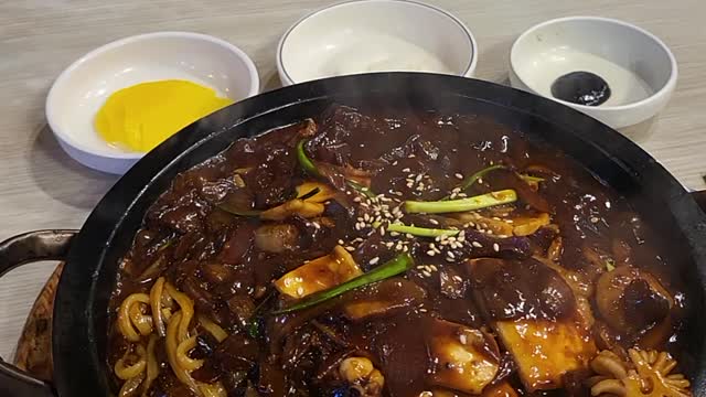 Hot stone Jjajang noodle 돌판짜장 Chinese food Korean style