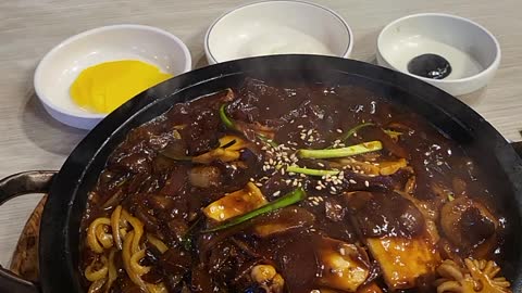 Hot stone Jjajang noodle 돌판짜장 Chinese food Korean style