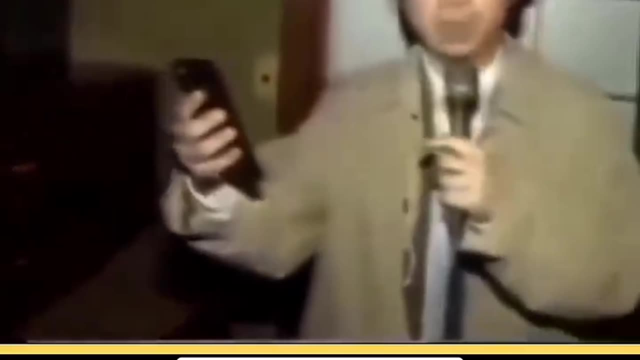 someone finding an iPhone in a drawer in 1980 and thinking its a mirror