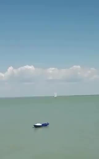 Footage of a Russian Su-25 that crashed into the sea y