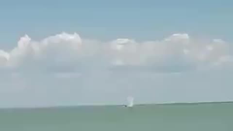 Footage of a Russian Su-25 that crashed into the sea y