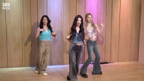 (G)-I-DLE Queencard Dance Performance