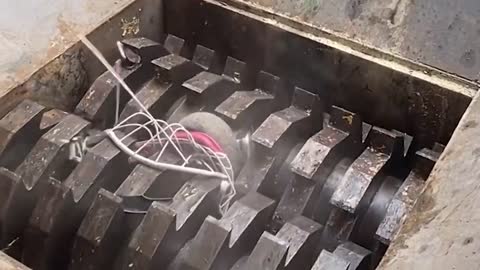 The big gear was put into the shredder, and the result was terrible