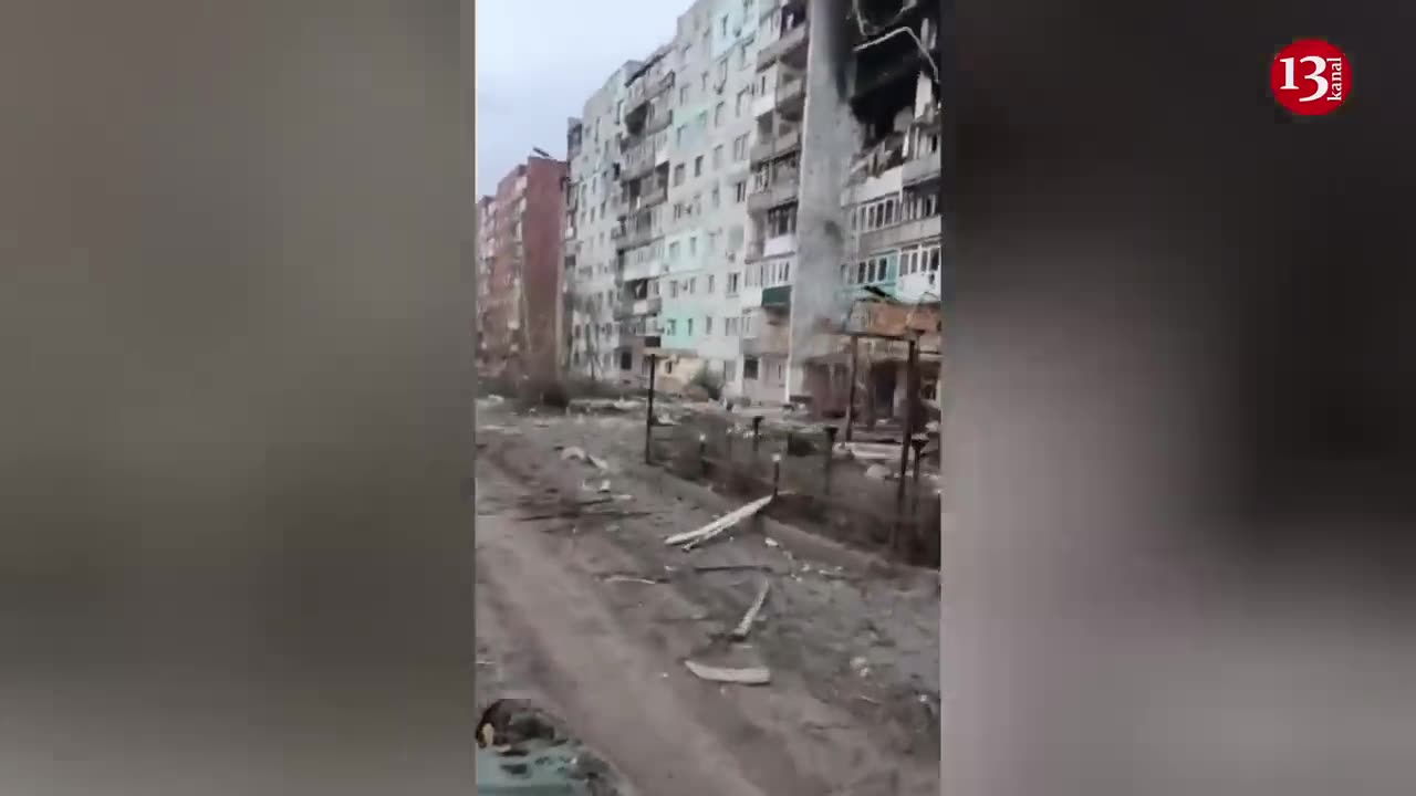 Ukrainian fighters moving in Bakhmut streets show the latest situation in the city