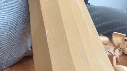 Curving a carrot with a piece of wood