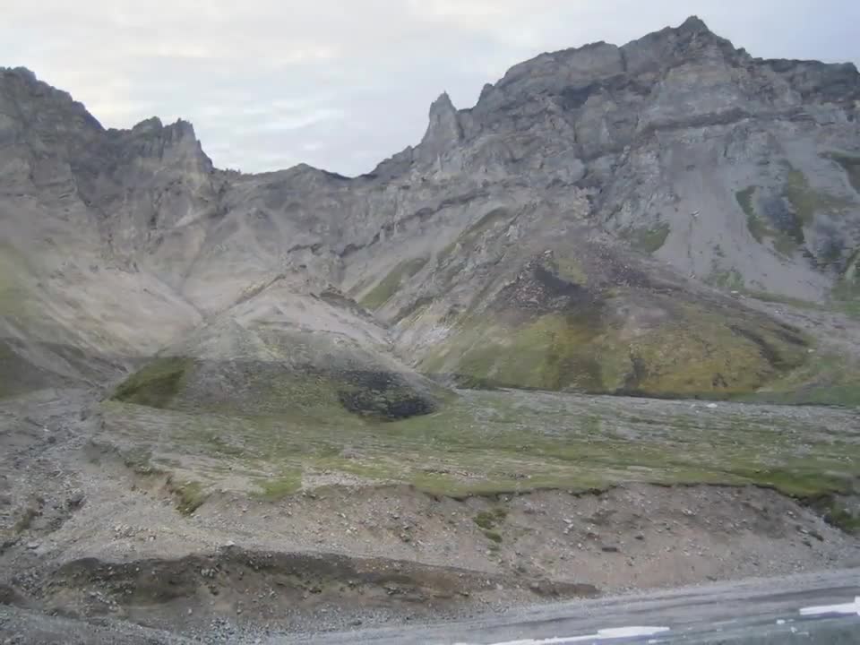 Discover the natural beauty of nature of Northern Canada Nunavut