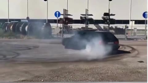 AMAZINGLY CRAZY BMW REVVING AND BURNOUT COMPILATION #compilation#bmwmpower#bmwm2#bmwm5