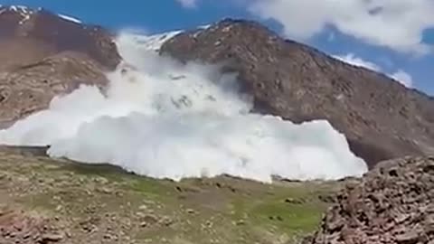 Crazy Video: Massive Avalanche Strikes Photographer While Camera Rolls