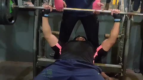 100 kg bench press