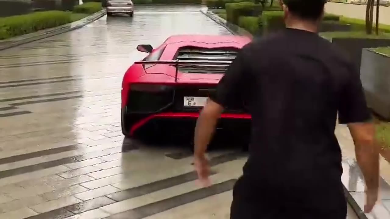 WHEN YOU IGNORE THE GAME INSTRUCTIONS 🤣 *STEALING NPC’S LAMBORGHINI*