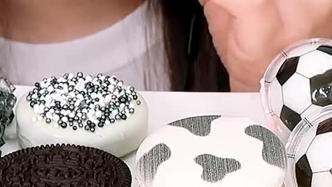 Black White Desserts #zoeyasmr #zoeymukbang #bigbites #mukbang #asmr #food #먹방 #틱톡푸드 #blackdesert #w