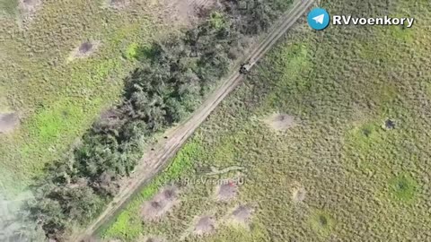 Ukrainian APC takes artillery fire. Leaves soldiers behind.