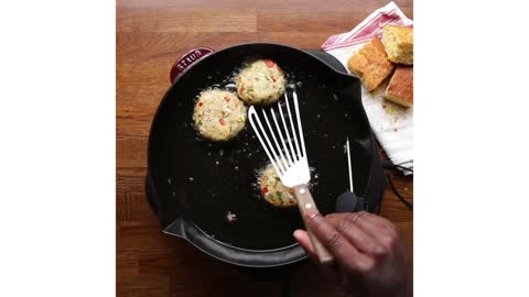 CORNBREAD CRAB CAKES