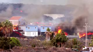 Houses catch fire in La Palma's Tajuya town