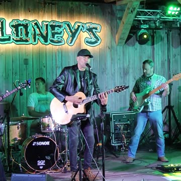 Bound for Branson singing Nitty Gritty Dirt Band's song Fishin' In The Dark