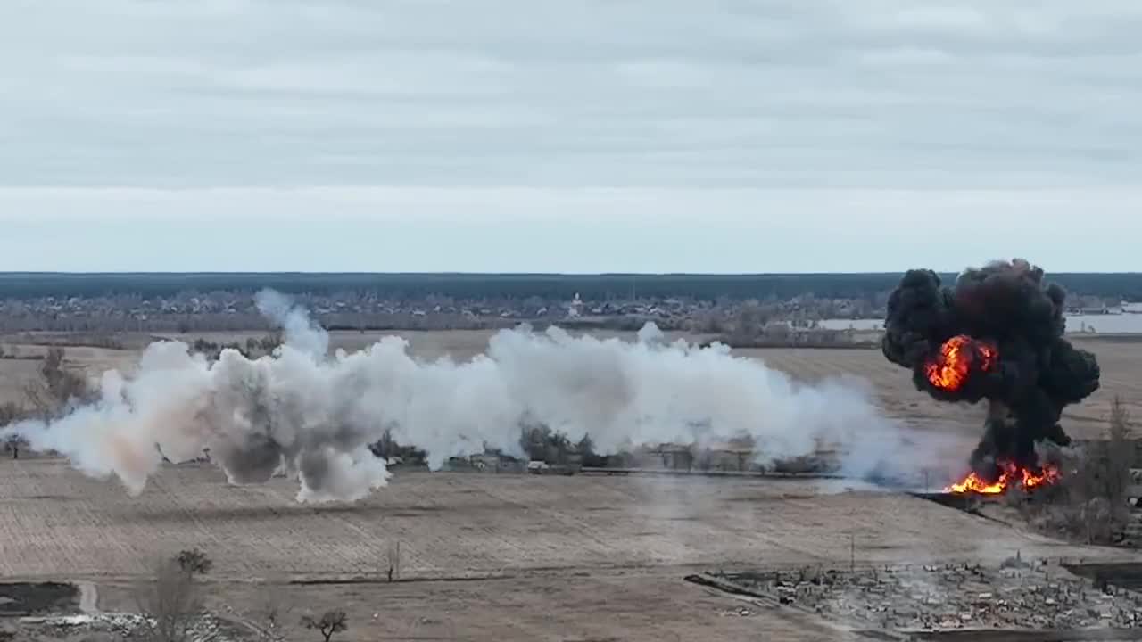 Russian-Ukrainian War | Russian heli gets bushwacked by UA MANPAD operator