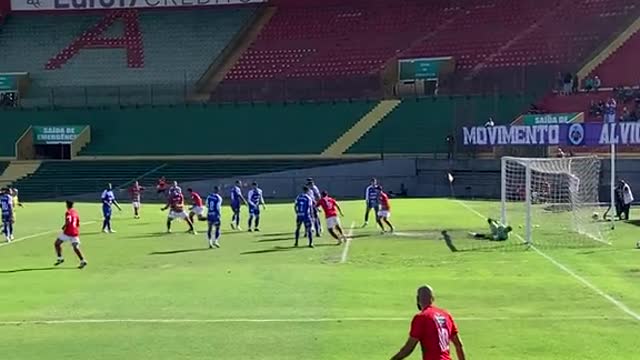 “Vai que o Leão tá aqui!” Gol da Lusa pra loucura da torcida e do Leão!