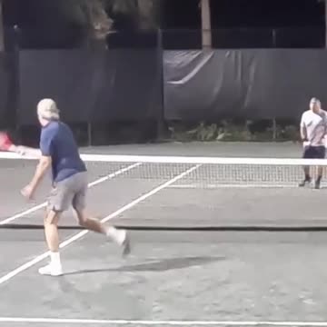 EXCELLENT BACKHAND VOLLEY FOR THE POINT!