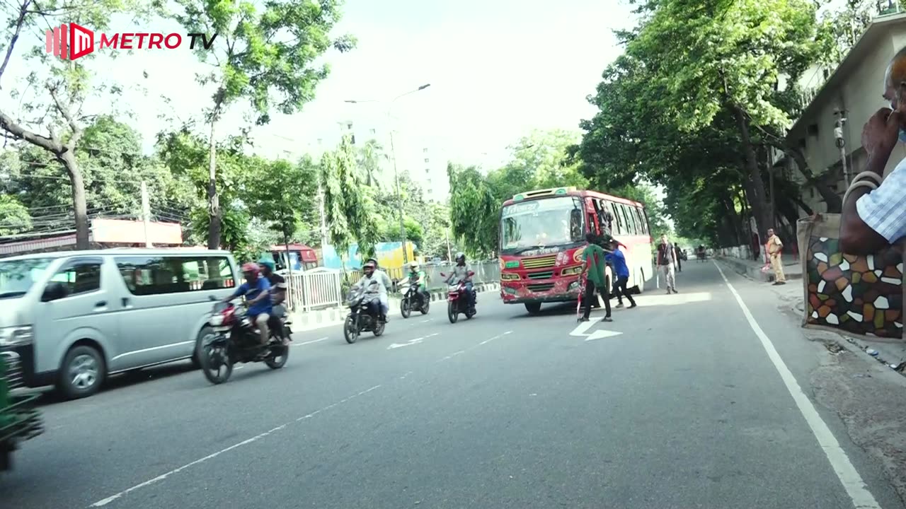 সড়কে ট্রাফিক নিয়ন্ত্রণে শিক্ষার্থীদের নজির সৃষ্টি | The Metro TV | দ্য মেট্রো টিভি