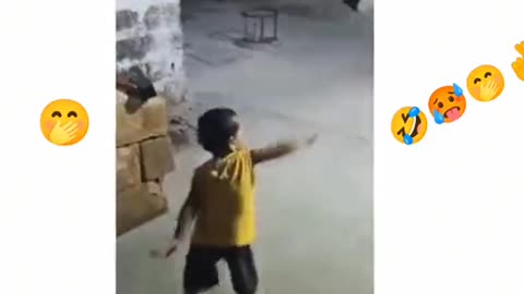 Funny dance 😂😂😂