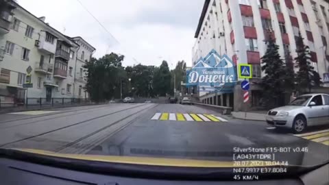 The moment of arrival at the building of the Ministry of Internal Affairs of the DNR.