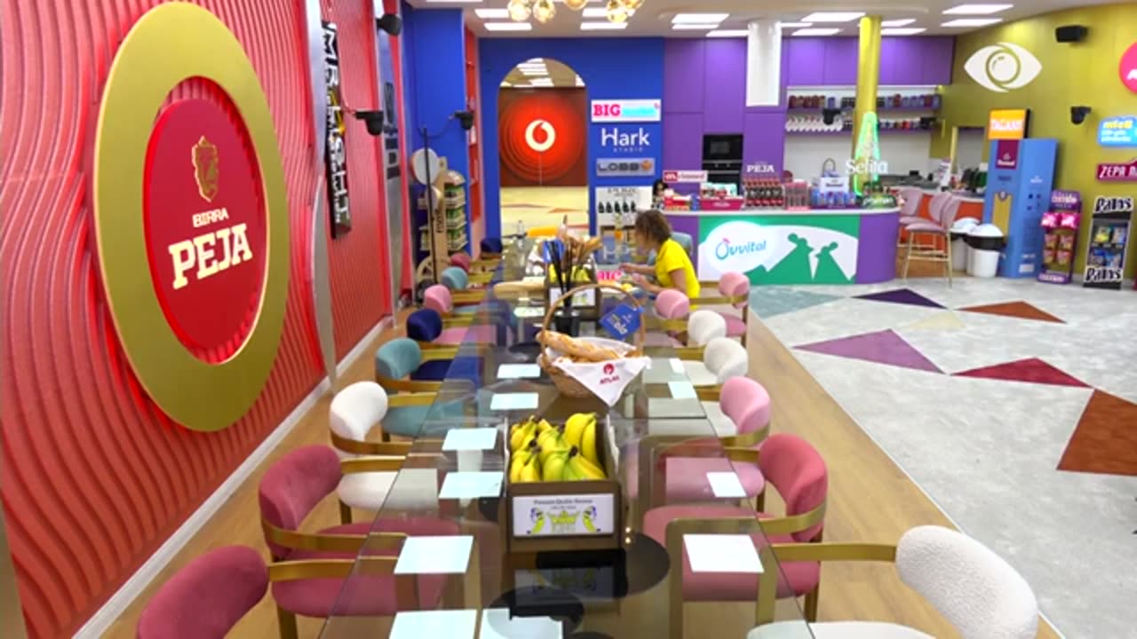 Erjola dhe Egla bëjnë "tweerk", ndizet shtëpia