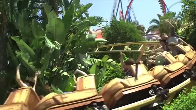 40 Most Ridiculous Moments at Amusement Parks Caught on Camera