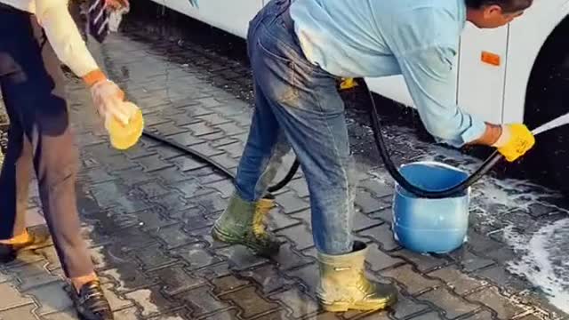 Cleaning bus