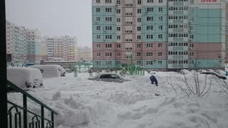 Time lapse: Digging out a car buried in snow