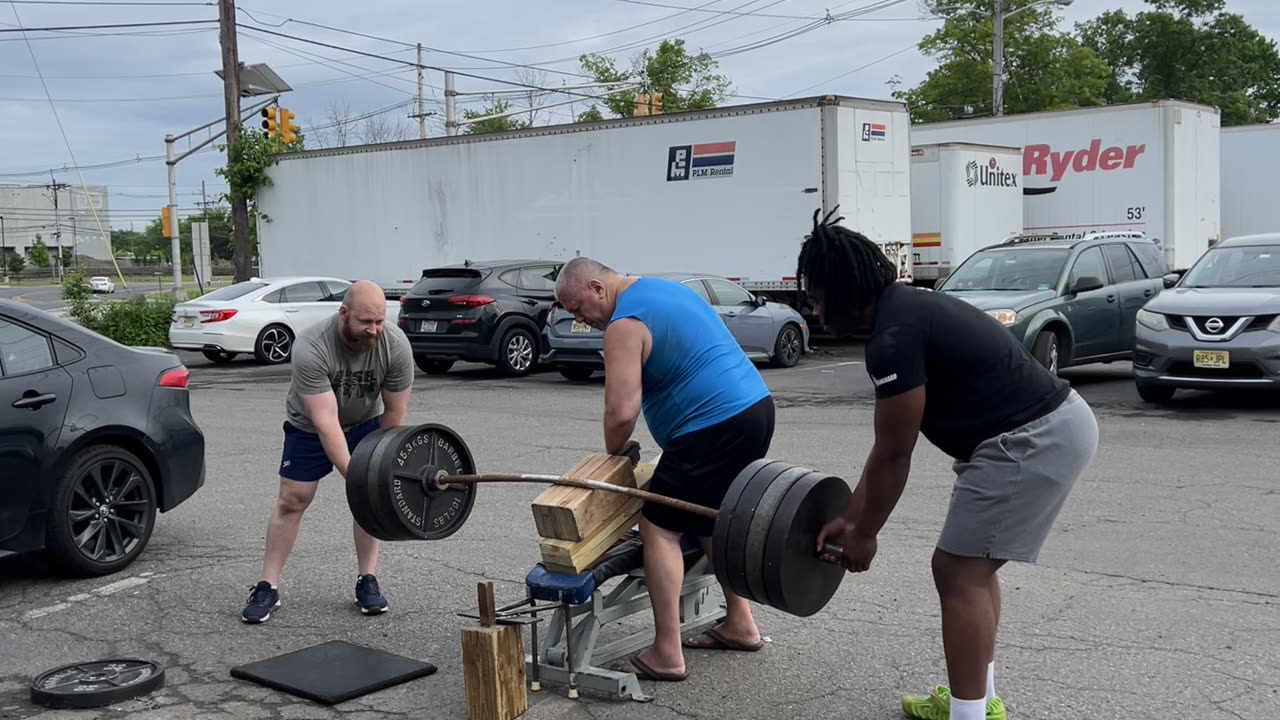 Bench Press Neck Guard test (845 lbs)