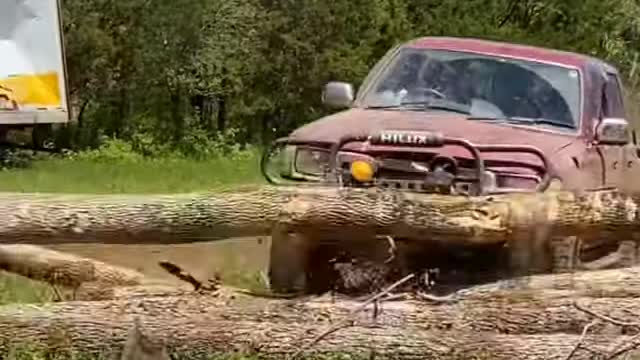 10@ Crash TEST of Toyota HILUX WhistlinDiesel