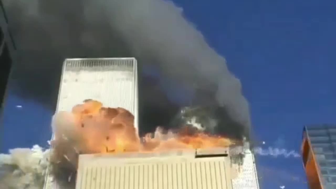 Vídeo do segundo avião atingindo as torres gêmeas