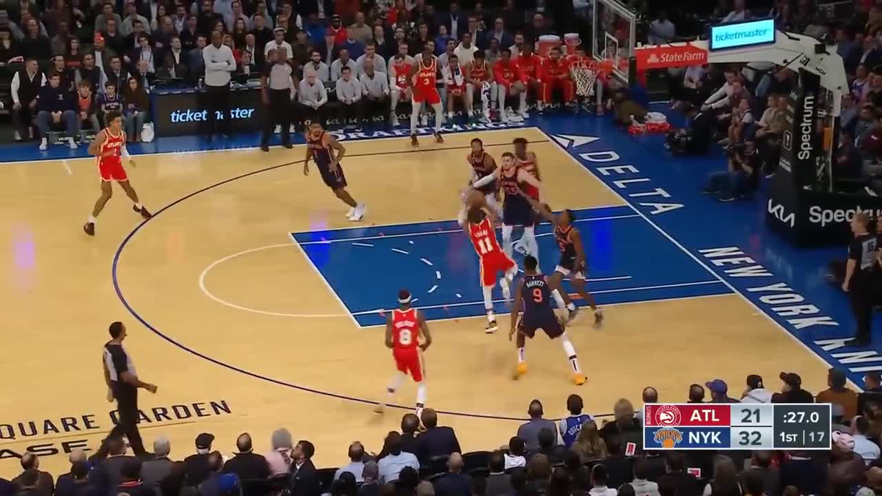 Trae Young kicks chair in frustration after missing 4 shots in 26secs vs Knicks