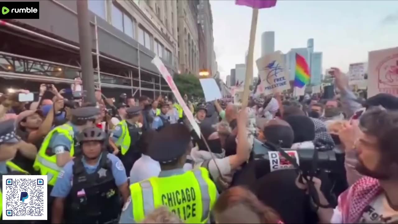 HAMAS PROTESTOR IN CHICAGO HARASS POLICE