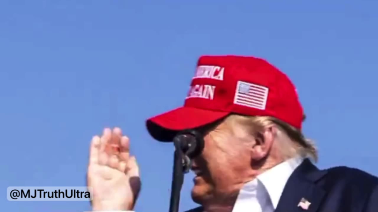 Visible Blood on Trumps Hand after being Shot