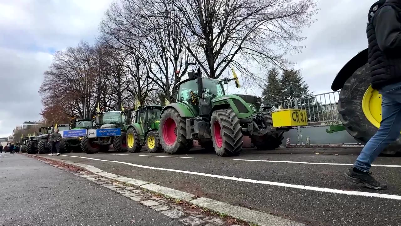 French farmers protesting against trade deal blocked by police