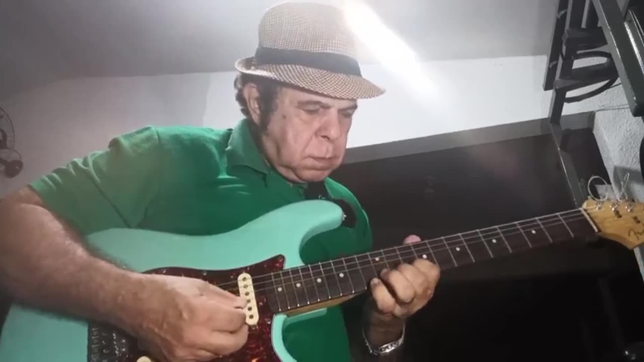 Júlio Milanês - "Donos da Lei", guitar solo.