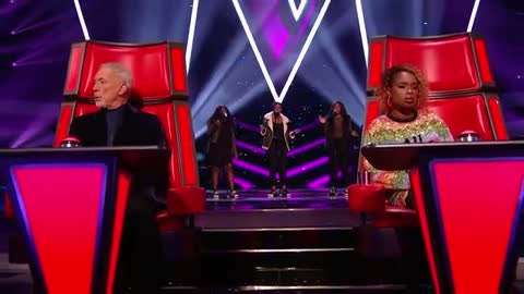 extraordinary-song-choices-in-the-blind-audition_14