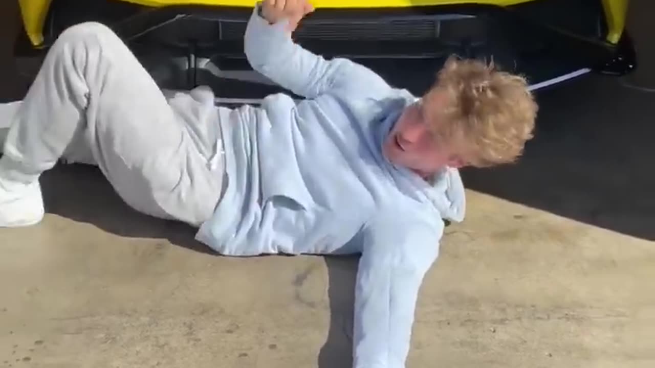 FAKE HAND PRANK 😂