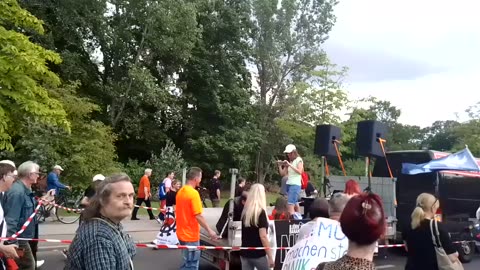 05.08.2023 Berlin Demo Björn Banane mit seinem Sohn