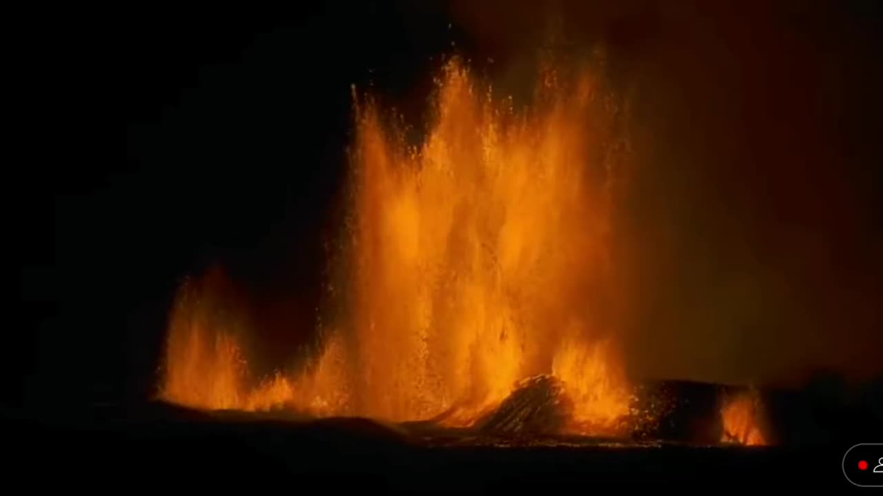 Volcano erupts near Grindavík in Iceland